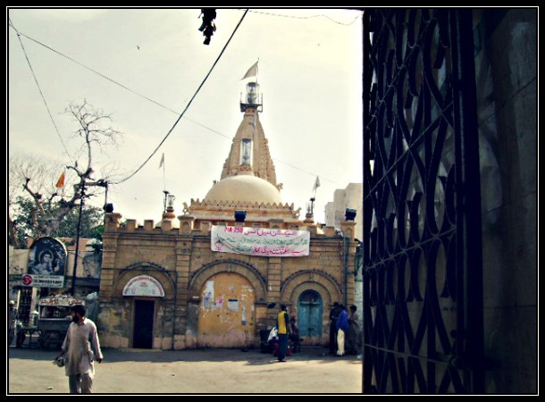 Pakistan's New Tallest Building Threatens Hindu Temple
