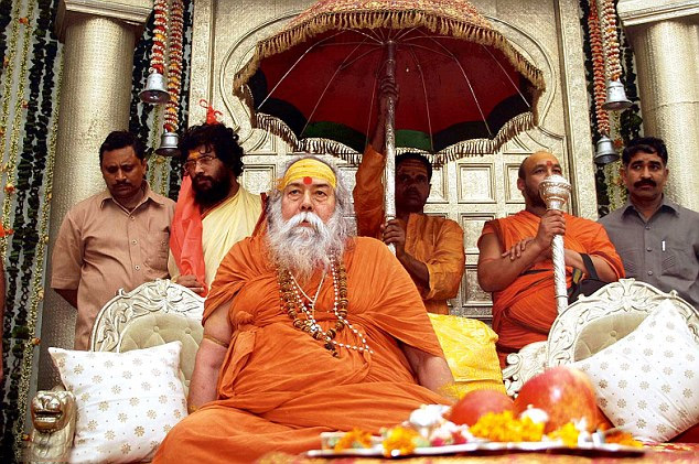 Ancient Gujarat Temple to Remove Sai Idol After Shankaracharya's Condemnation