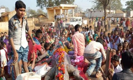 500 People Attend Last Rites of Beloved 130 Year Old Crocodile in Chhattisgarh Village